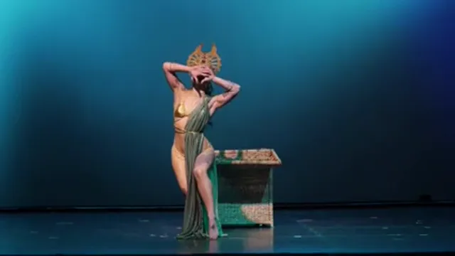 Indian Dancer Seductive Performance - Sensual Moves That Will Make You Explode