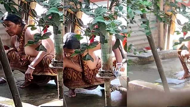 วิดีโอ Desi Aunty Boobs - ลองดูสาวฉ่ำของป้าโกลกาตา