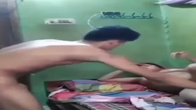 Indian Couple Missionary Fuck - Horny Girl Screaming While Getting Pounded Hard