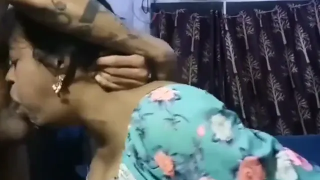 Desi Employee Blowjob - অফিসের মেয়ে মোটা ধোন চোষা