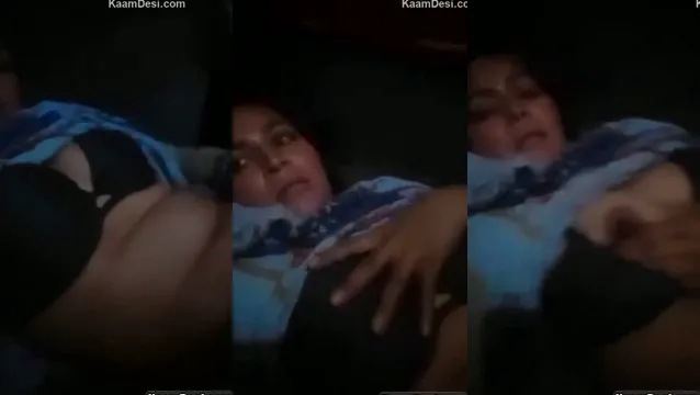 Azgın Paki Bhabhi Göğüsler Gösterisi - Paki Bhabhi'nin sıcak göğüslerini izleyin