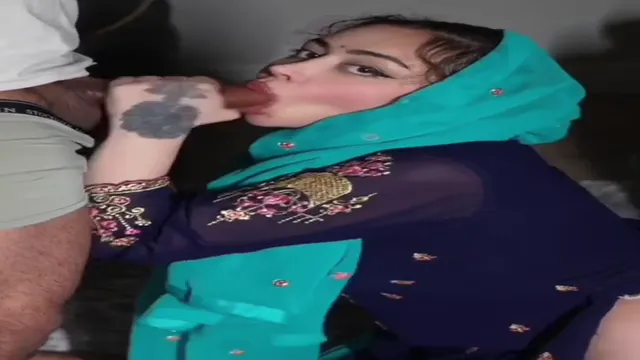 Bhabhi Blowjob And Devar Doggy Style - Indian Incest Sex