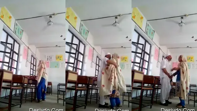 School Sir Blowjob Video - স্কুলের স্যারের ধোন চুষে দিলো হট ফিগার