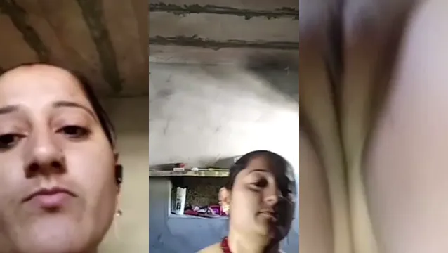 Desi Bhabhi baadt op VC - Bekijk Desi Bhabhi naakt baden op VC