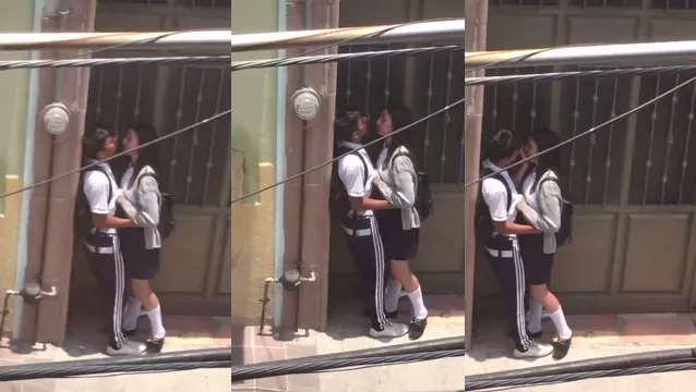 College Girl Road BF Handjob Cum Lick - রাস্তায় পাবলিক আগুন!