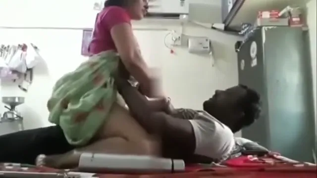 Hot Desi Bhabhi Black Cock Ride - ভাবীর কালো বড় ডিক চড়ে চোদা 🔥😈