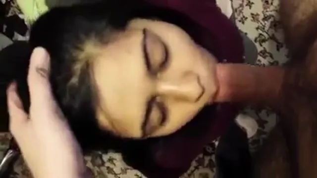 Submissive Girl Kneels Sucks Dick - ভালো মেয়ে চোষা চুমু!
