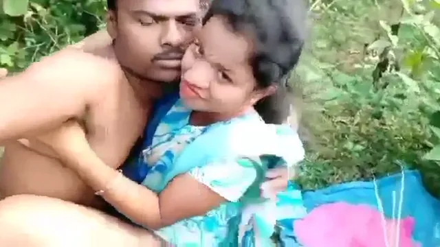 Watch Desi Village BF চোদছে GF জঙ্গলে - Jungle Sex Video 🔥 full viral video leaked