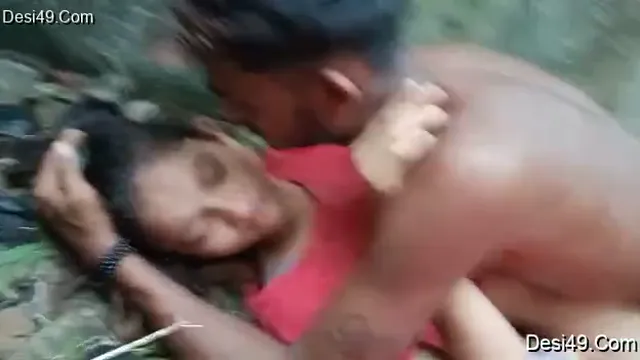 Jungle Fucking XXX Video - জঙ্গলে চাপরি বয়েজ আর একটি মেয়ের সেক্স