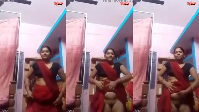 Watch Horny Village Bhabhi Pussy Show - গ্রামের হট ভাবির পুসি লিক! 🔥 full viral video leaked